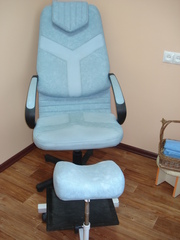 Педикюрное кресло с подножкой